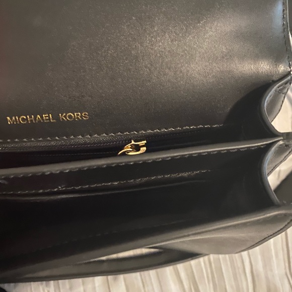 Micheal Kors purse. - Picture 6 of 7